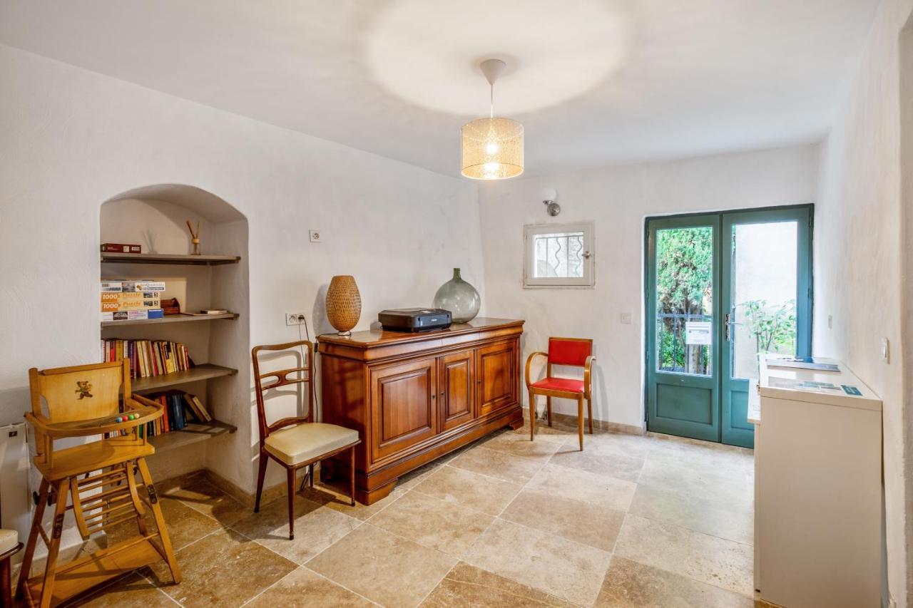 Maison De Village Bonnieux Bagian luar foto