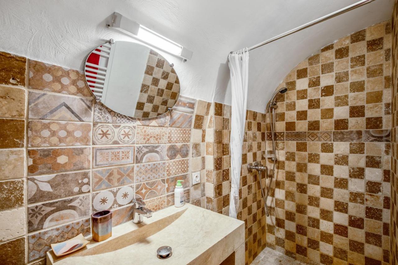 Maison De Village Bonnieux Bagian luar foto